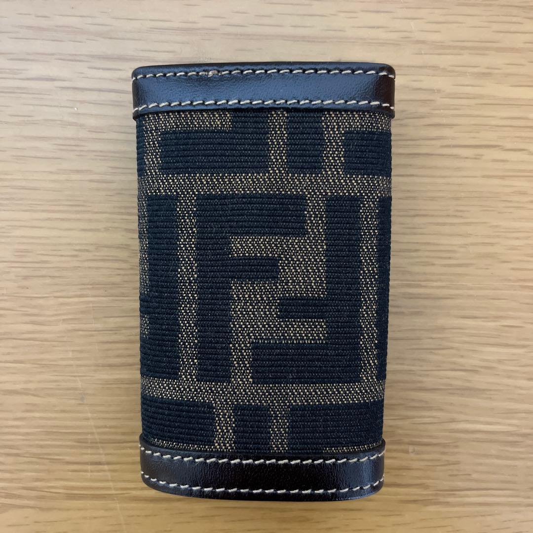 Fendi キーケース 黒・ベージュ ロゴパターン