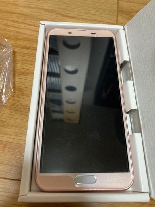 AQUOS sense2 新品　アダプタ付き