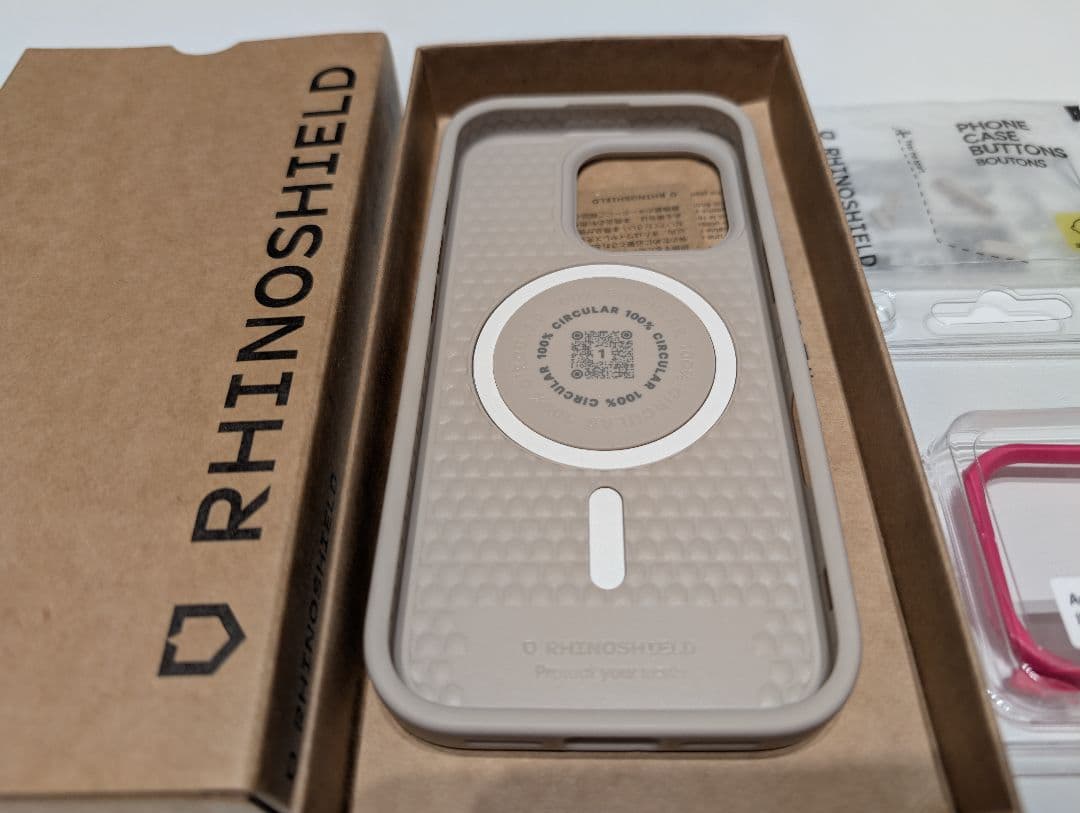 RHINOSHIELD iPhone16proケース　ベージュ ブラック　セット