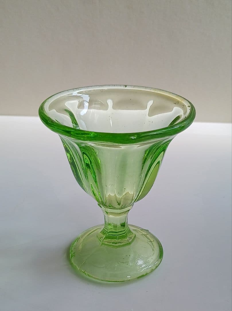 クリスマスバージョンのグラス　グリーンとレツトのグラス　六点です