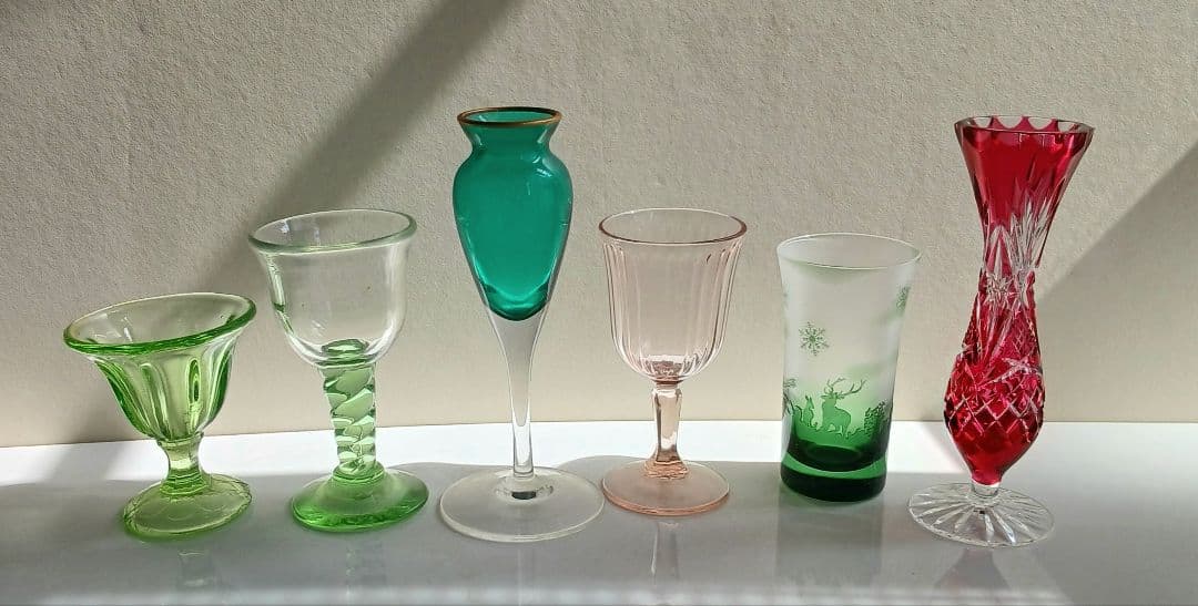 クリスマスバージョンのグラス　グリーンとレツトのグラス　六点です