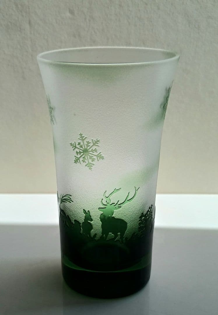 クリスマスバージョンのグラス　グリーンとレツトのグラス　六点です