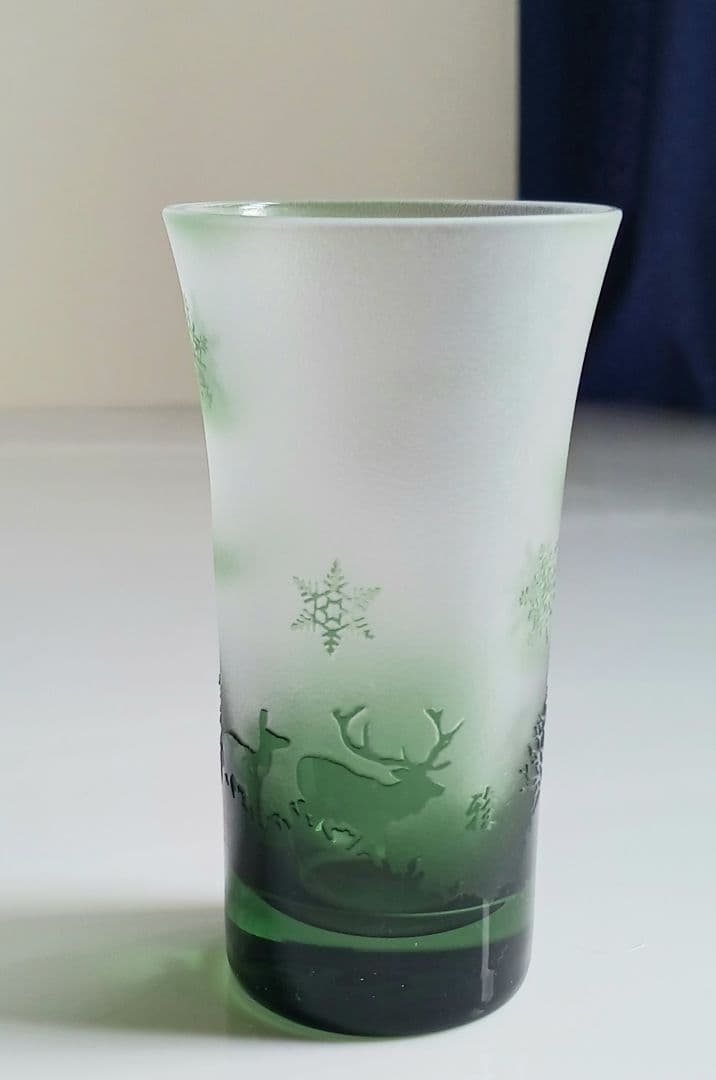 クリスマスバージョンのグラス　グリーンとレツトのグラス　六点です