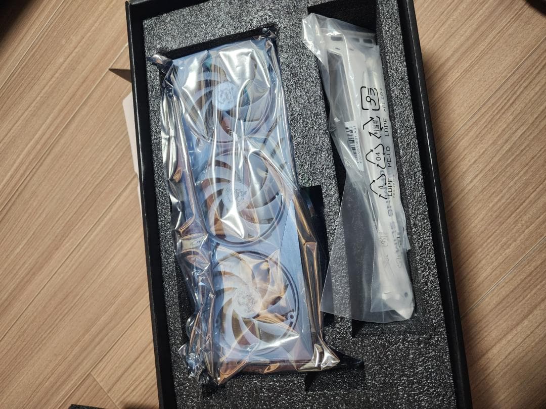 グラフィックボード・グラボ・ビデオカード MSI GeForce RTX 4070 Gaming X Slim