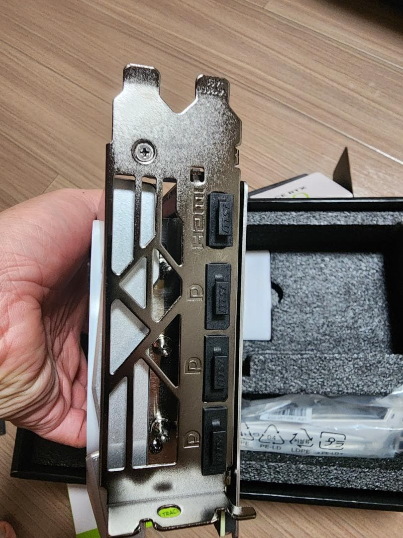 グラフィックボード・グラボ・ビデオカード MSI GeForce RTX 4070 Gaming X Slim