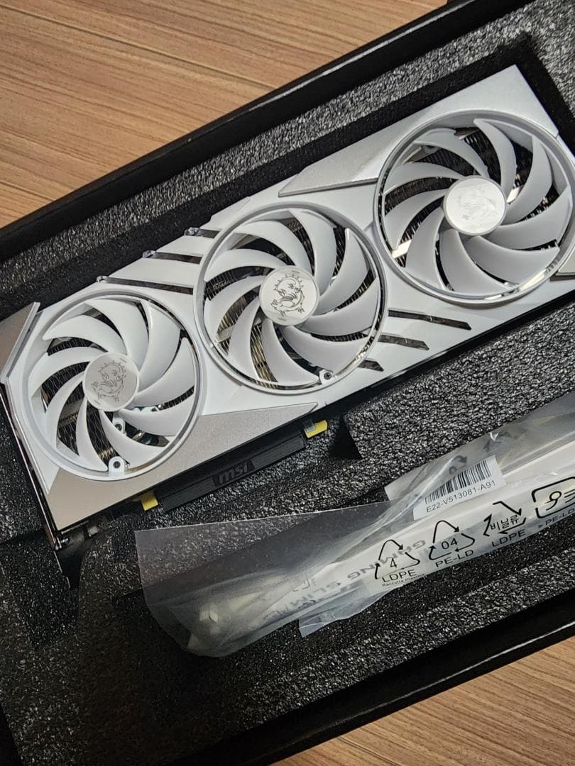 グラフィックボード・グラボ・ビデオカード MSI GeForce RTX 4070 Gaming X Slim