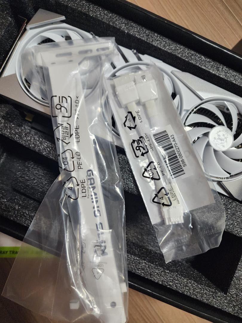 グラフィックボード・グラボ・ビデオカード MSI GeForce RTX 4070 Gaming X Slim