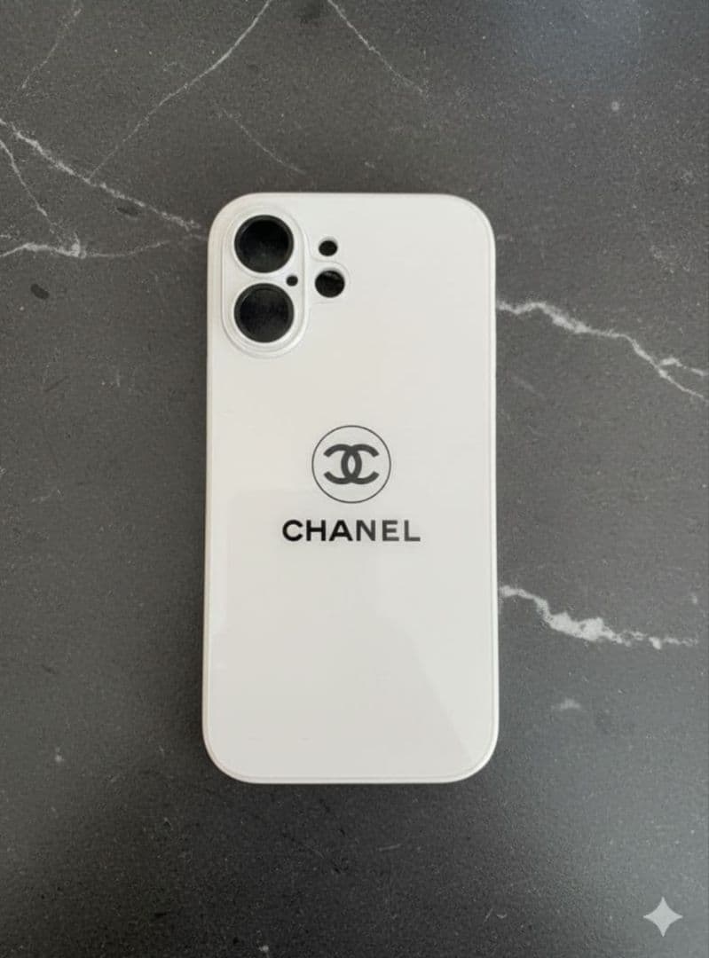 CHANELホワイトハードケースiPhone16用