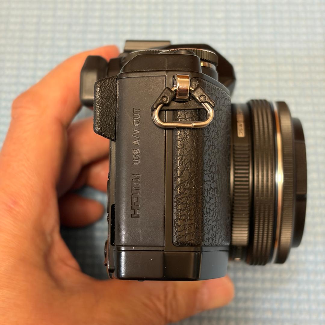 Y*S様 Olympus OM-D E-M10 14-42mmEZキット　一部不