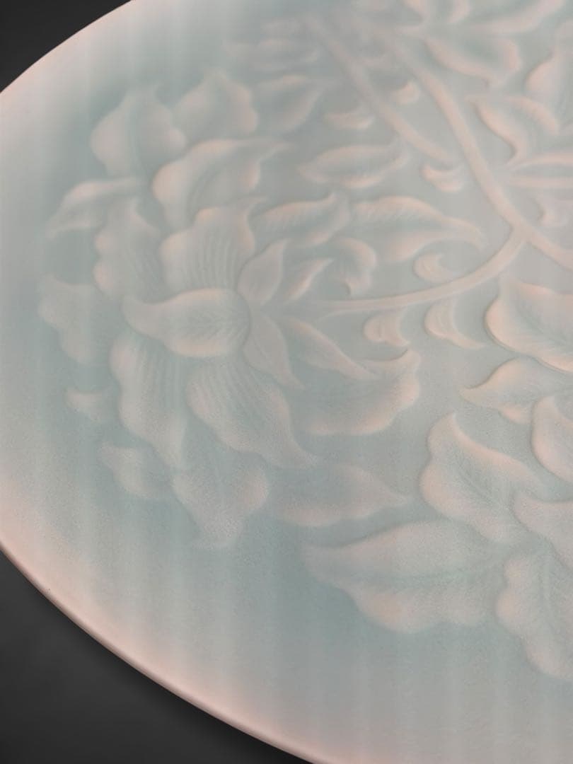 #人間国宝 塚本快示 快山窯 青白磁唐草文大皿 皿立て付属/【直径約32cm】