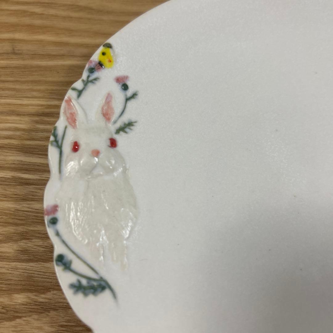 作家　陶芸作家　人気作家　うつわやみたす　希少　プレート　うさぎ　ホワイト