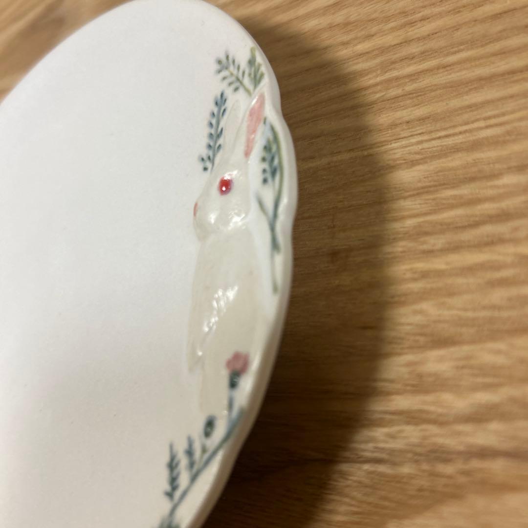 作家　陶芸作家　人気作家　うつわやみたす　希少　プレート　うさぎ　ホワイト