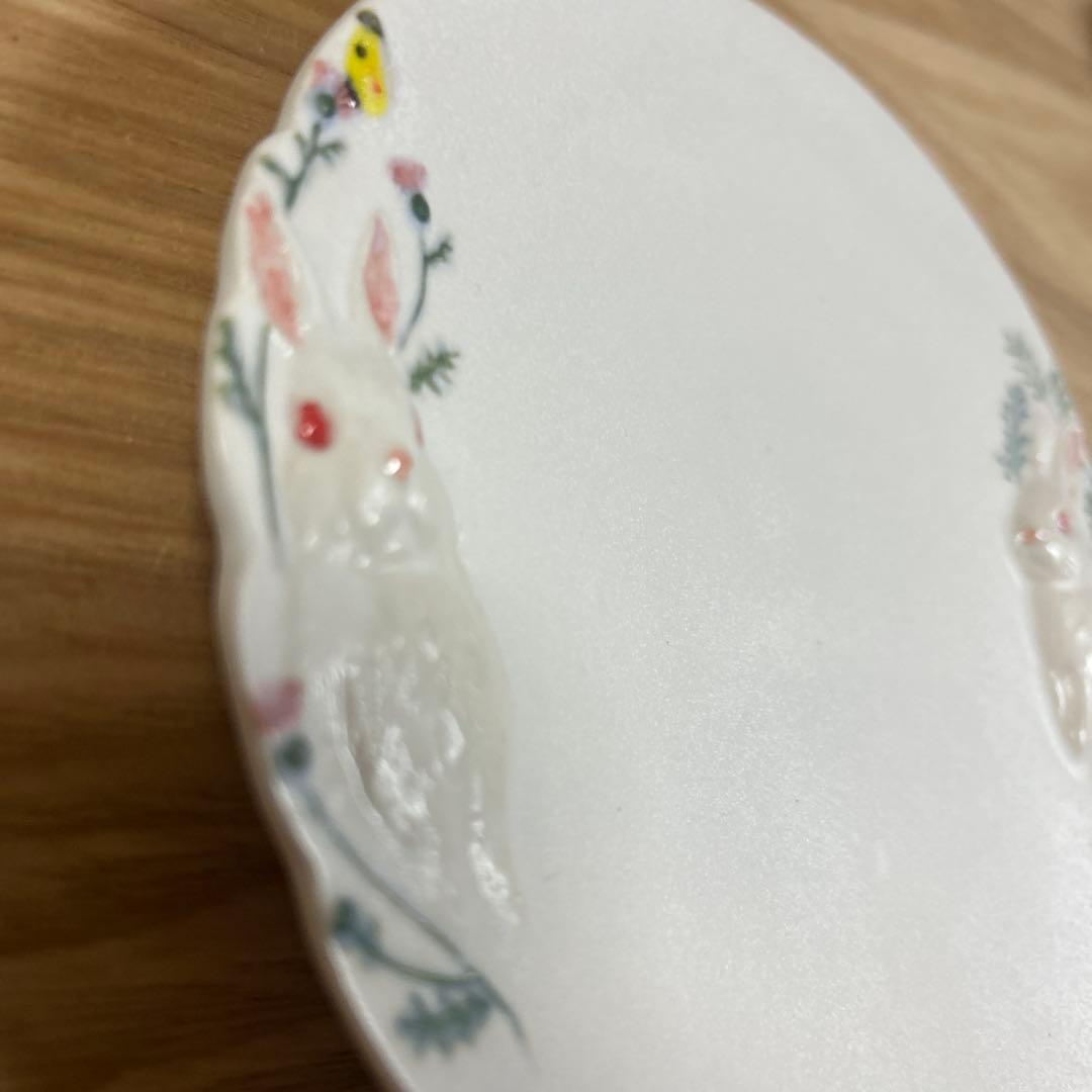 作家　陶芸作家　人気作家　うつわやみたす　希少　プレート　うさぎ　ホワイト
