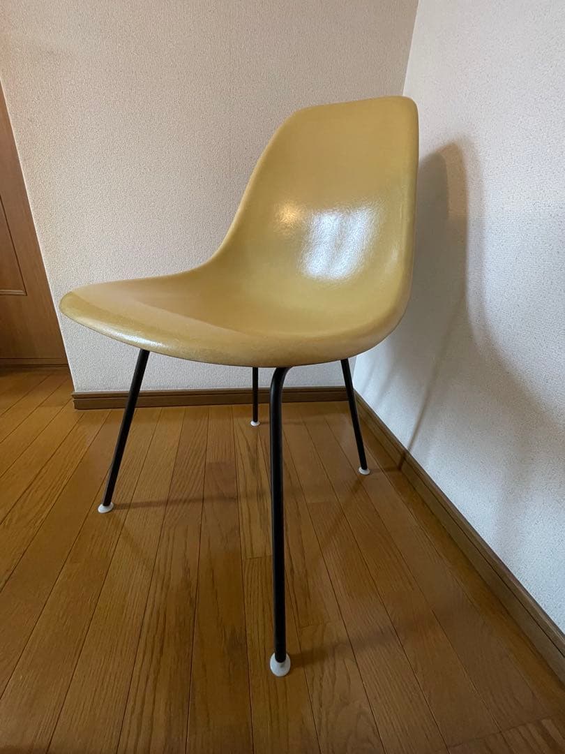 ハーマンミラー社製イームズ サイドシェルチェア（バタースコッチFRP）