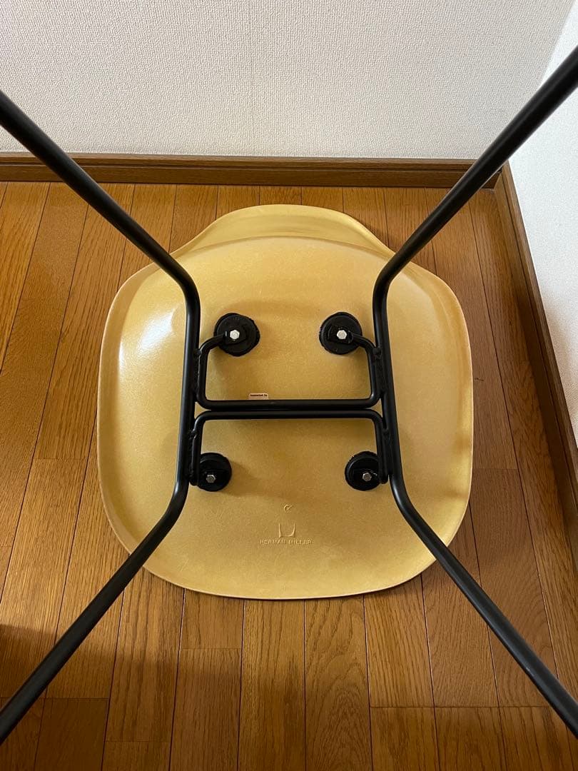 ハーマンミラー社製イームズ サイドシェルチェア（バタースコッチFRP）