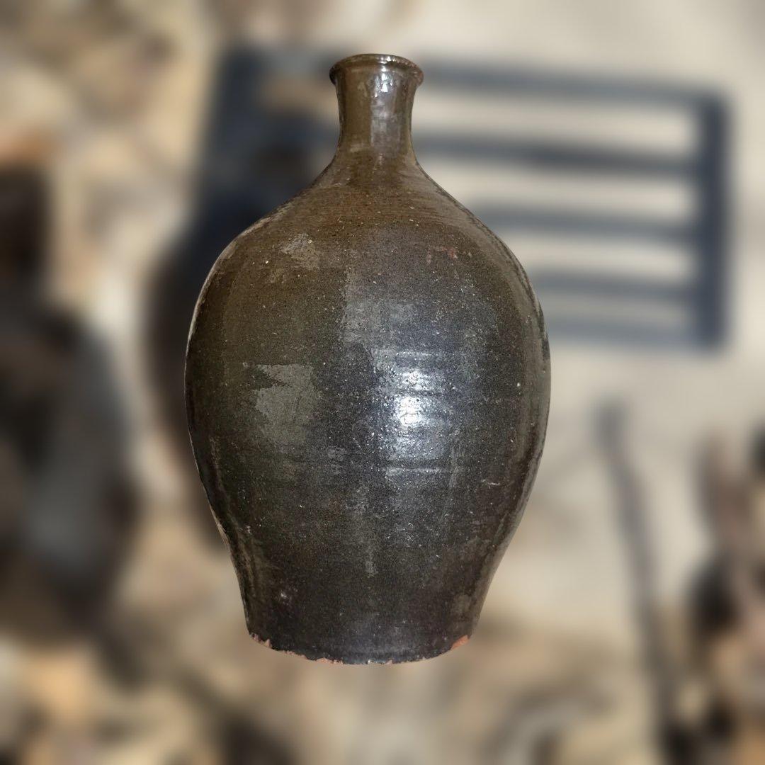 茶色の陶器ボトル高さ約２５、最大径約１６、底径１０.4、口内径約2.４センチ