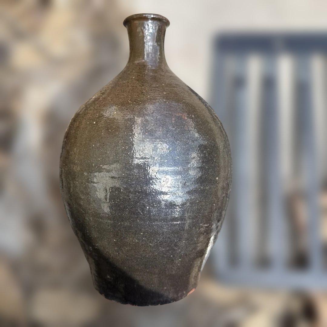 茶色の陶器ボトル高さ約２５、最大径約１６、底径１０.4、口内径約2.４センチ