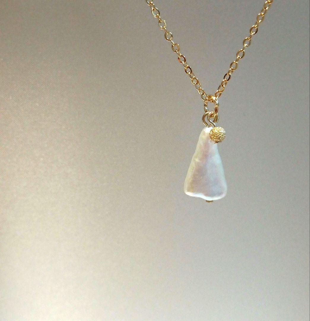 1697感情の安定✨️✨️可愛い三角形♡　バロックパールネックレス　ハンドメイド