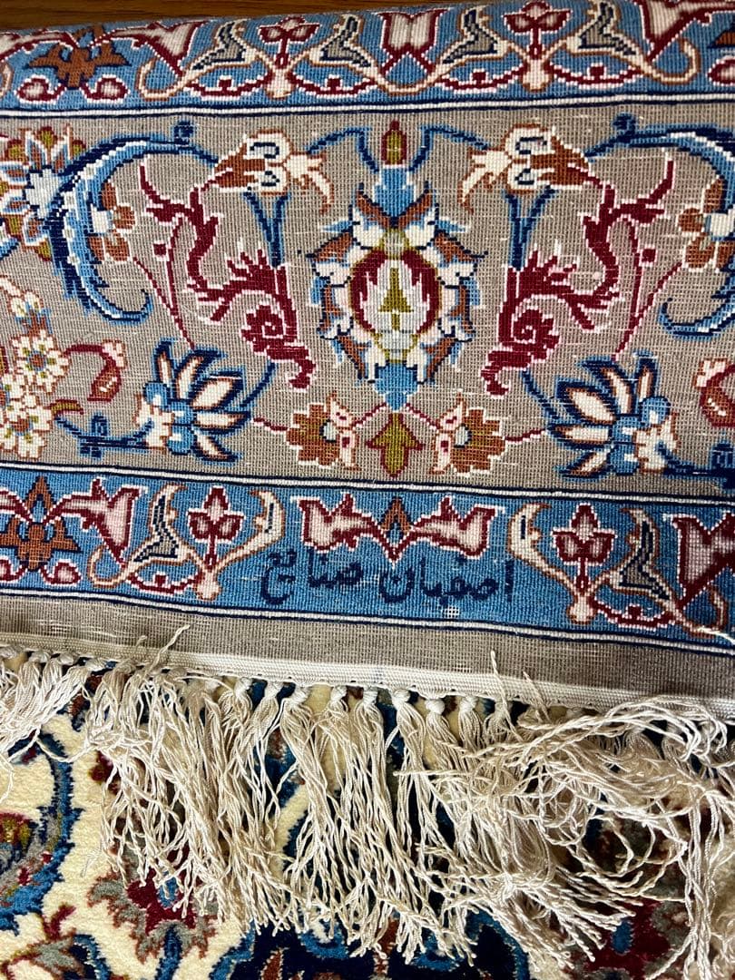 ペルシャ絨毯本物手織りタブリーズ産、素材:シルクとウール非常に綺麗