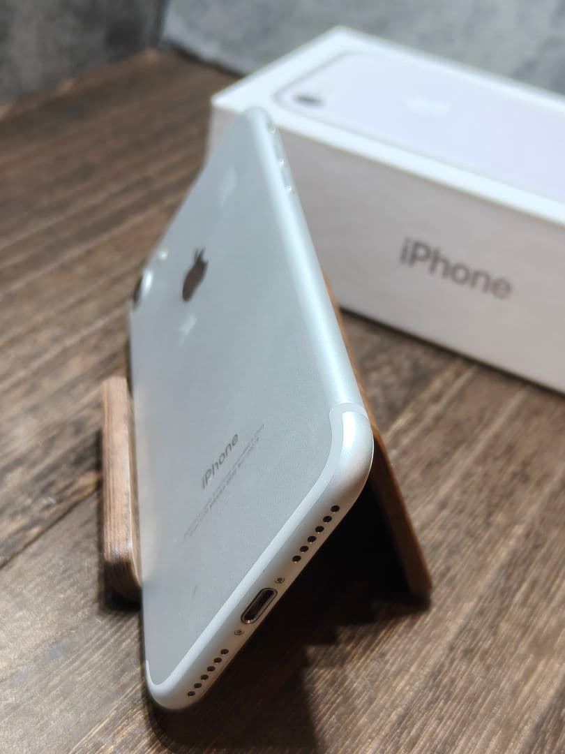iPhone7 32GB SIMロック解除済み スマホ