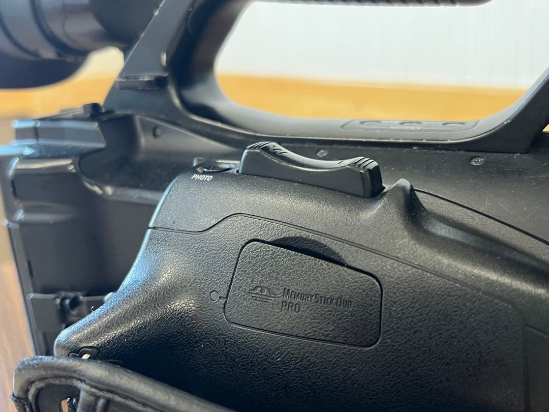 SONY HVR-Z5＋MRC1K、マイク・バッテリー3本・DVCAMテープ付き