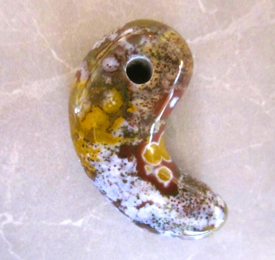 勾玉 ( Jasper)