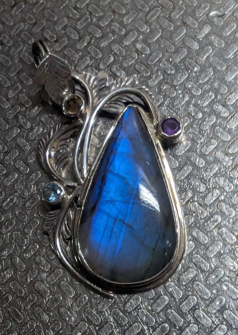 美品ブルーラブラドライト＆シルバーペンダントヘット　新品未使用