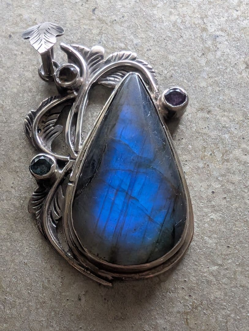 美品ブルーラブラドライト＆シルバーペンダントヘット　新品未使用