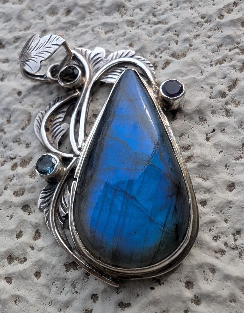 美品ブルーラブラドライト＆シルバーペンダントヘット　新品未使用