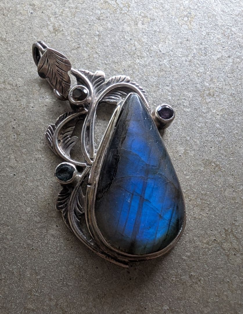 美品ブルーラブラドライト＆シルバーペンダントヘット　新品未使用