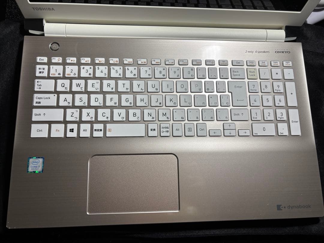 TOSHIBA 〜dynabook T65/GG シルバー〜とマウス、コード