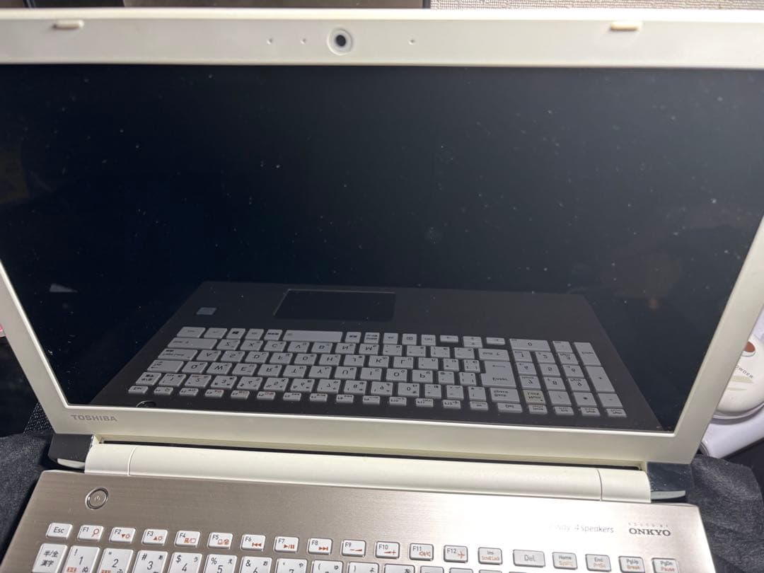 TOSHIBA 〜dynabook T65/GG シルバー〜とマウス、コード