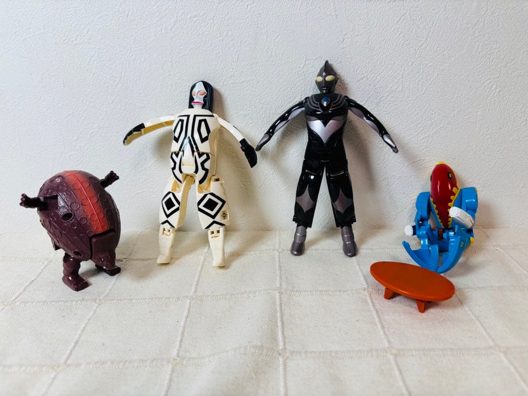 ウルトラマン ウルトラエッグ 19体・ケース2点