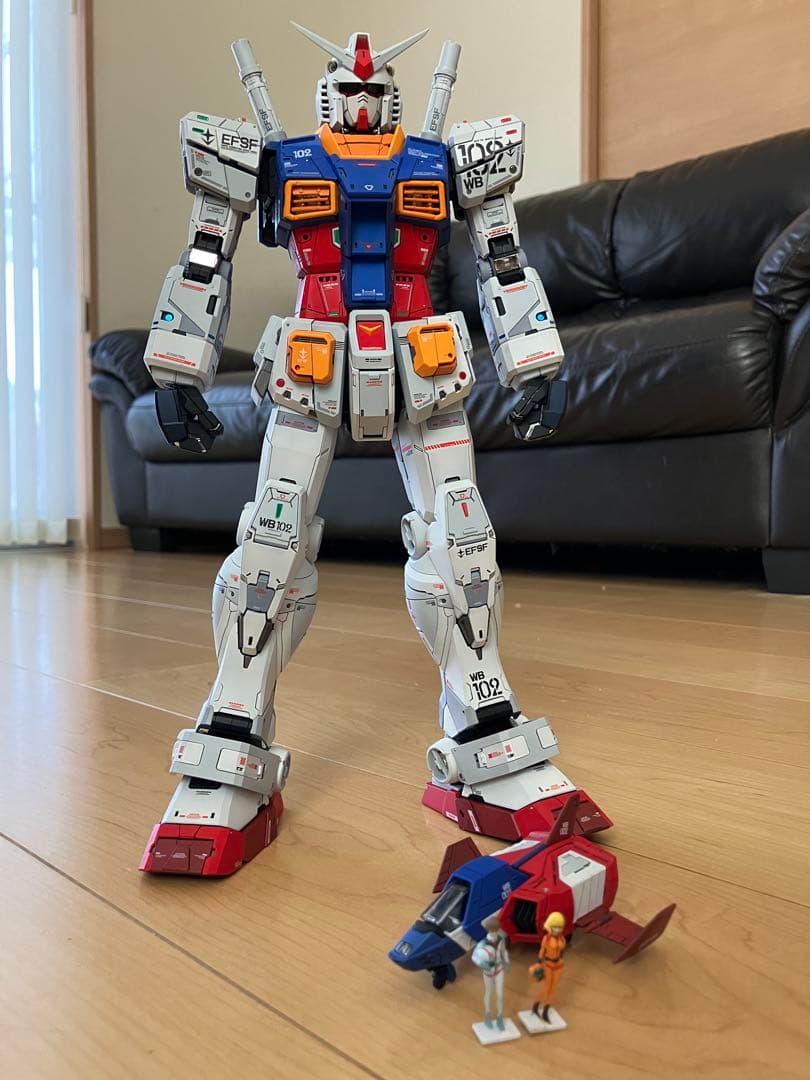 pguガンダム 塗装完成品　スクリューダウンカード付き