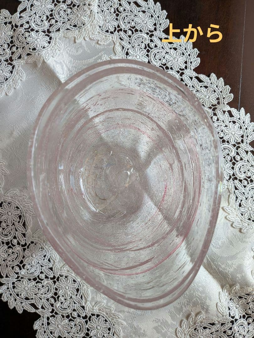 笠井秀郎さん作品の淡いピンクが心和む花器。自然な形に花も生き活き！