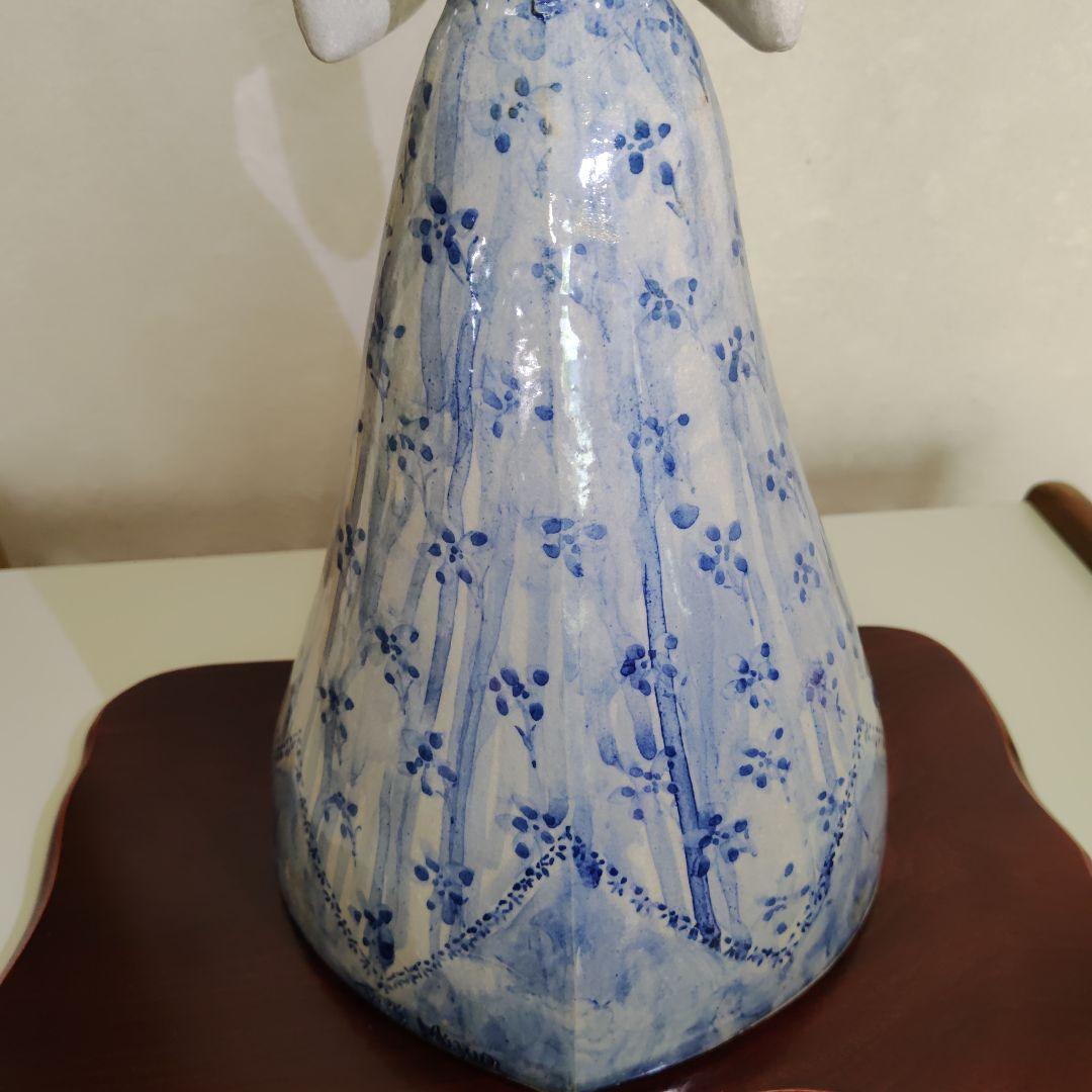 女性立像人形　陶器製　芸術作品　砥部焼？　台付き１体