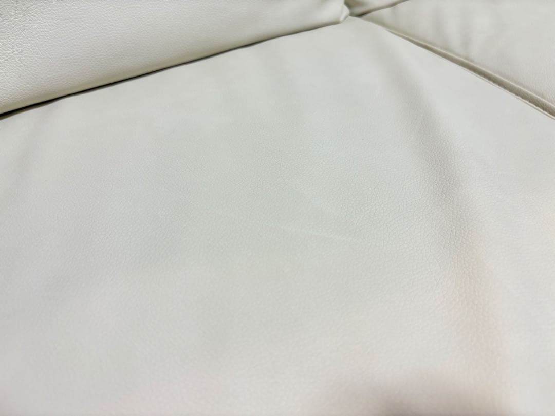 ホワイトレザー2人、3人掛けソファ