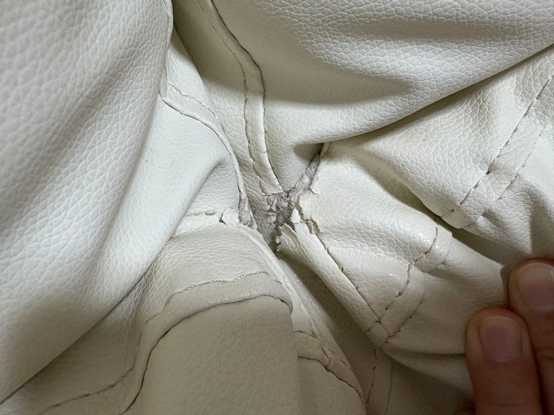 ホワイトレザー2人、3人掛けソファ