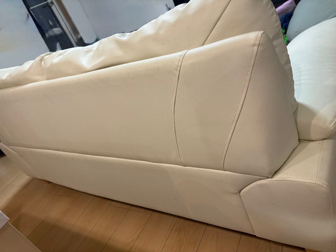 ホワイトレザー2人、3人掛けソファ