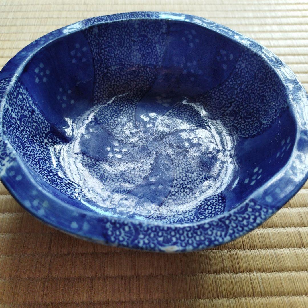 古伊万里の鉢（鮮やかなブルーが映える）