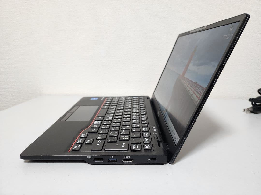 良品　軽量　富士通 LIFEBOOK　U6312　12世代i5/8GB/256G