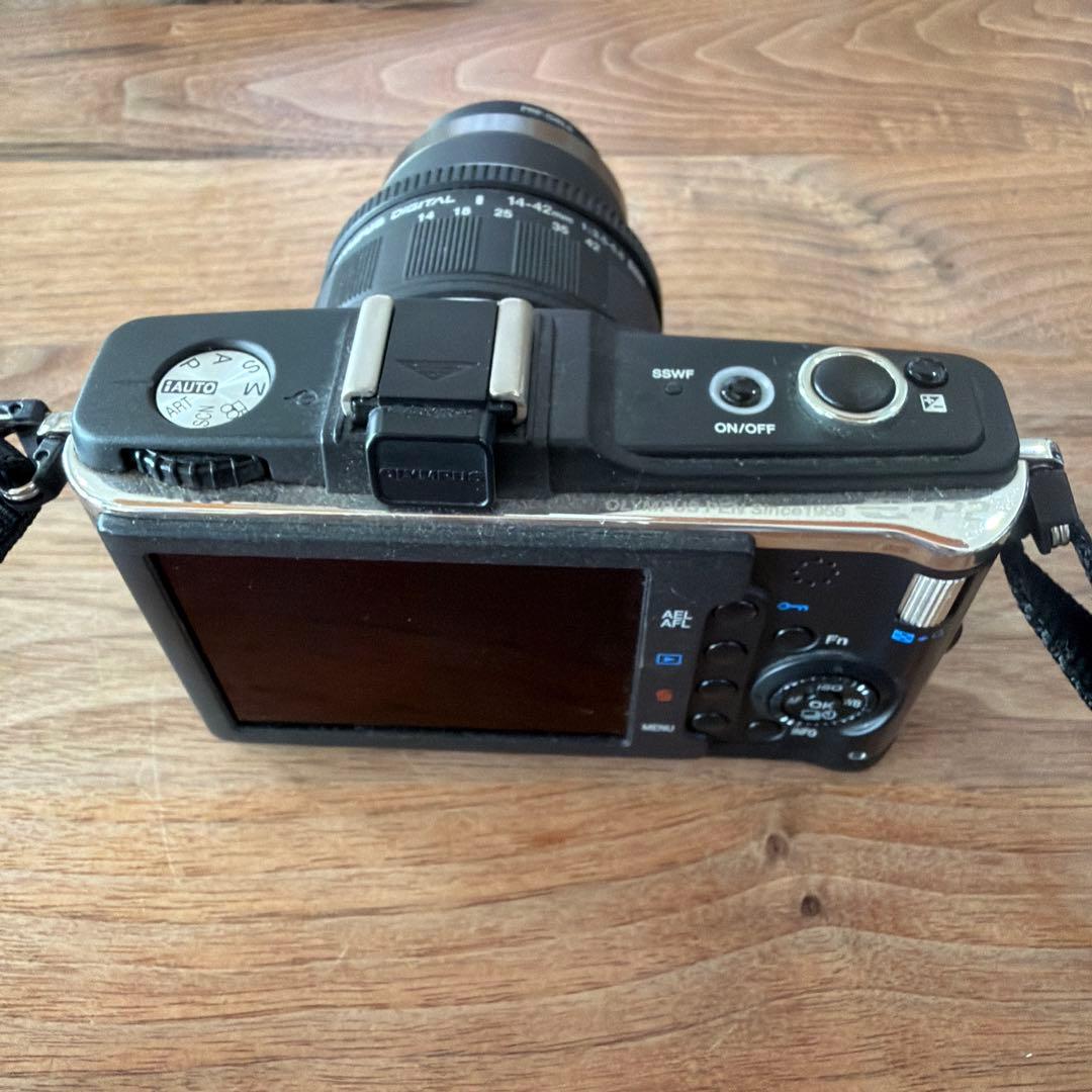 OLYMPUS PEN E-P2 本体とレンズセット