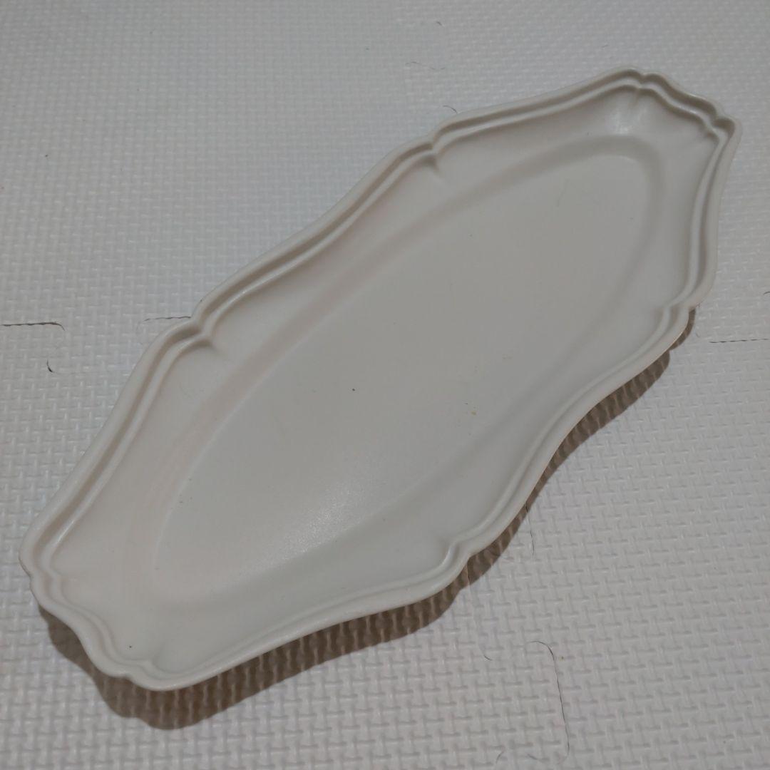 臼杵焼　輪花オーバル長皿 ホワイト　USUKIYAKI研究所