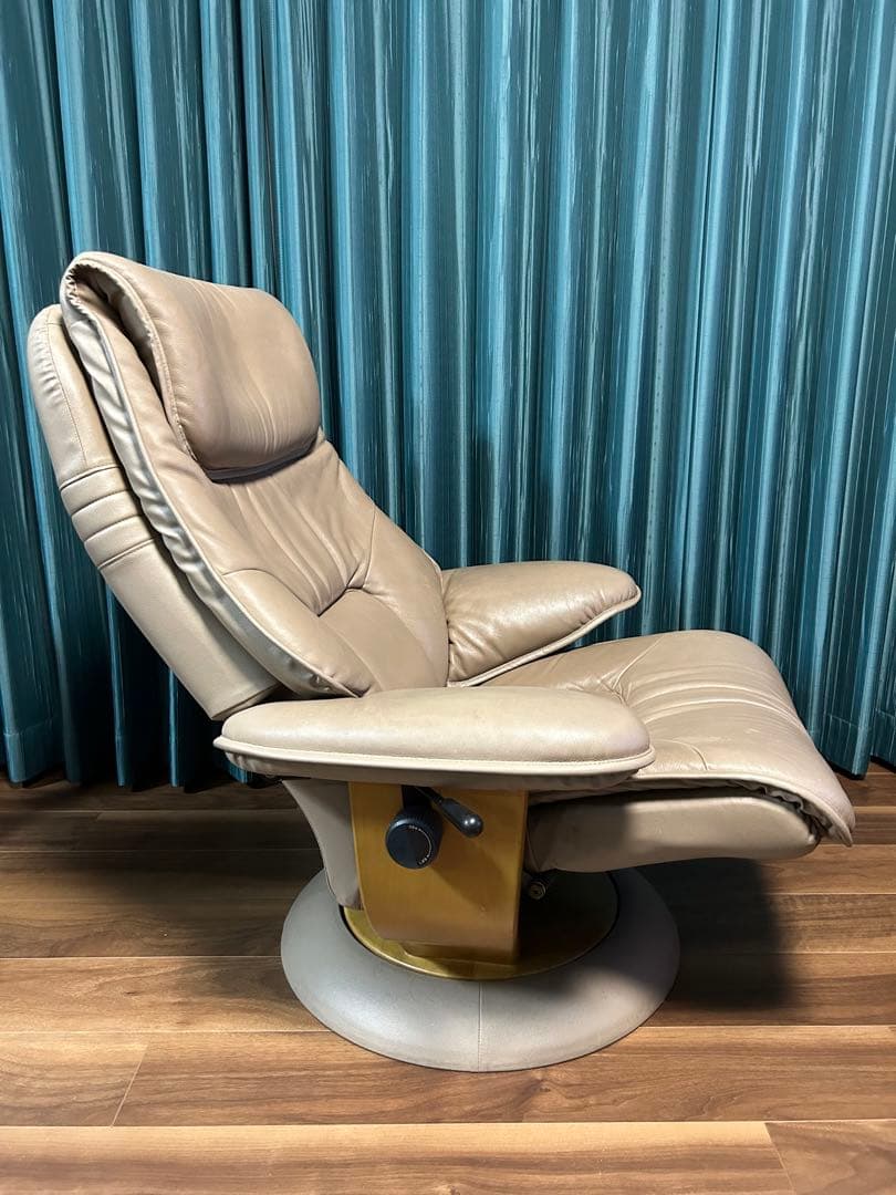 カリモク.リクライニングチェアー