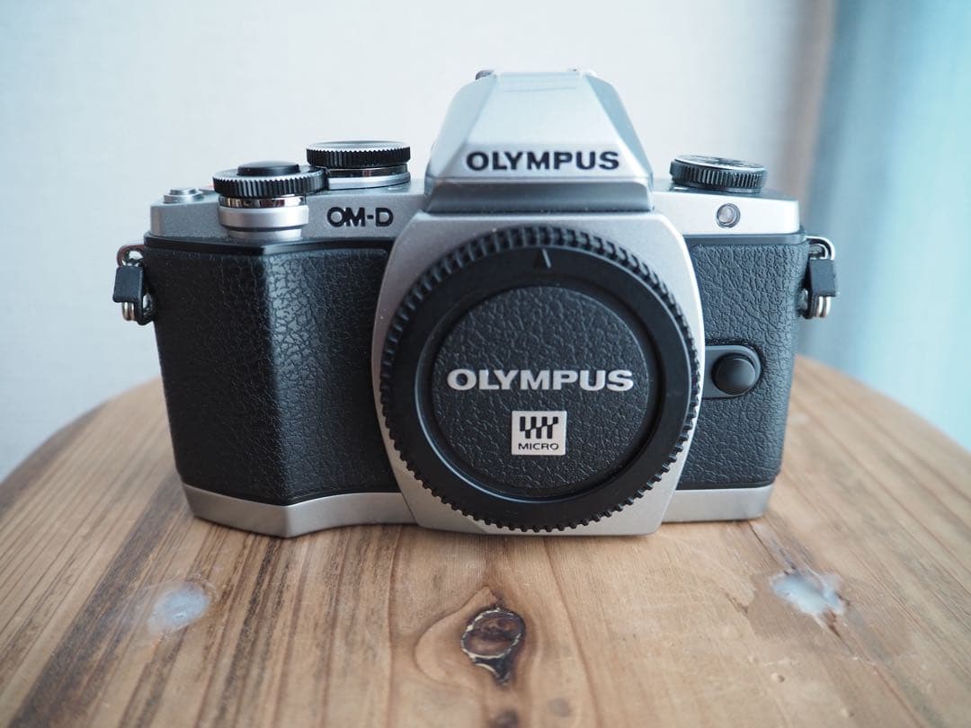 ジャンク:オリンパス　OM-D E-M10本体と充電器