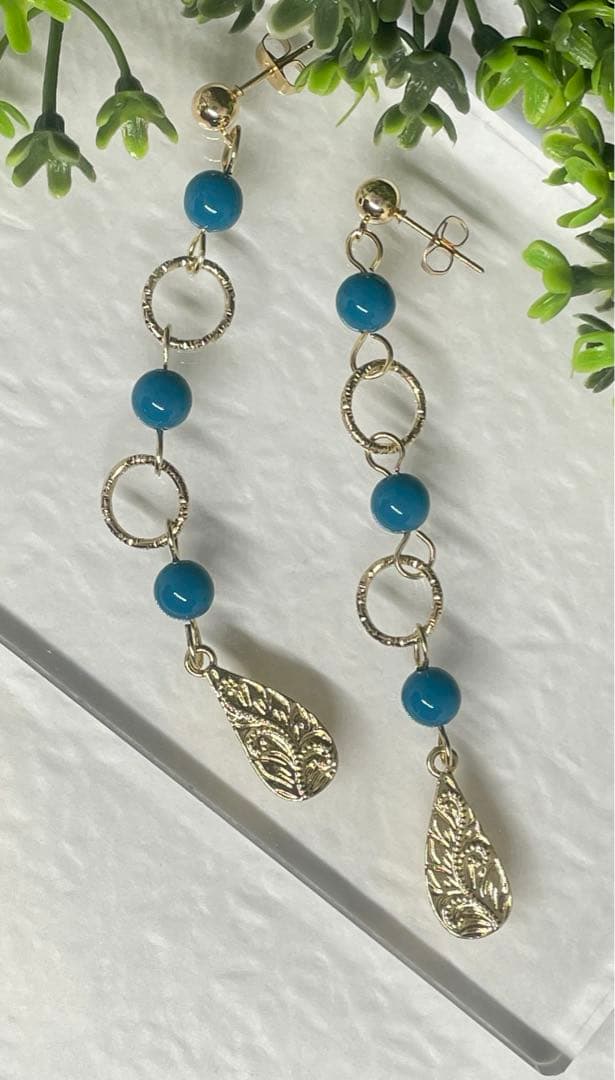 No.1166 ボタニカルなターコイズ ブルーのロングピアス　ビーズイヤリング