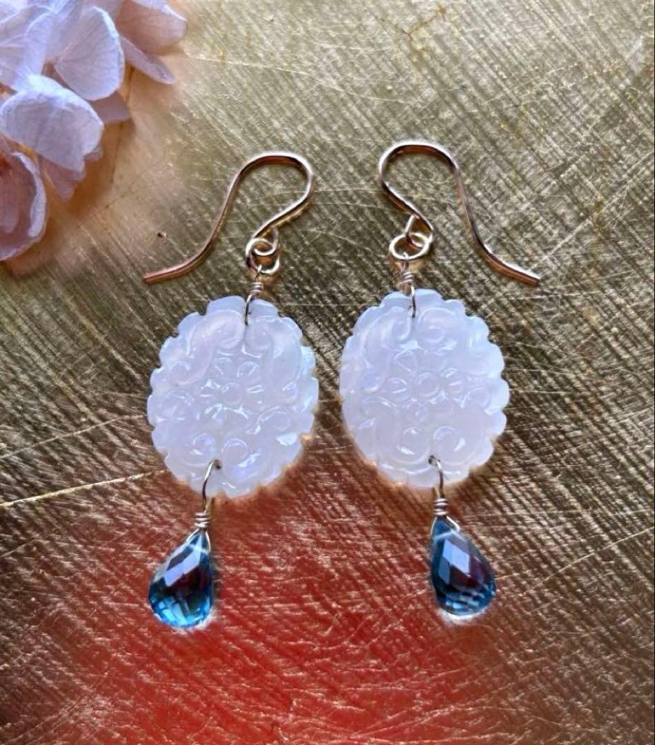 セール❣️ホワイトムーンストーンカービング＆ロンドンブルートパーズのピアス