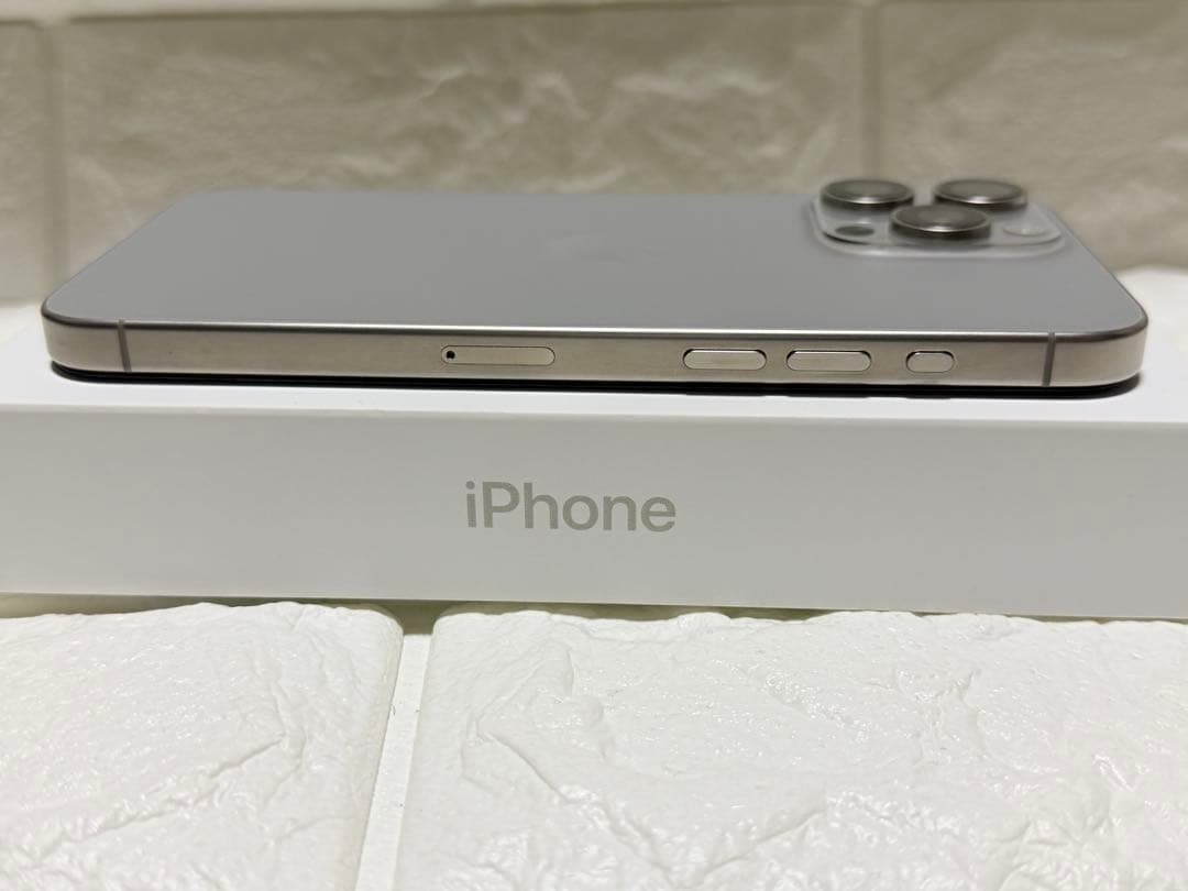 【美品】iPhone15 Pro Max 256GB ナチュラルチタニウム