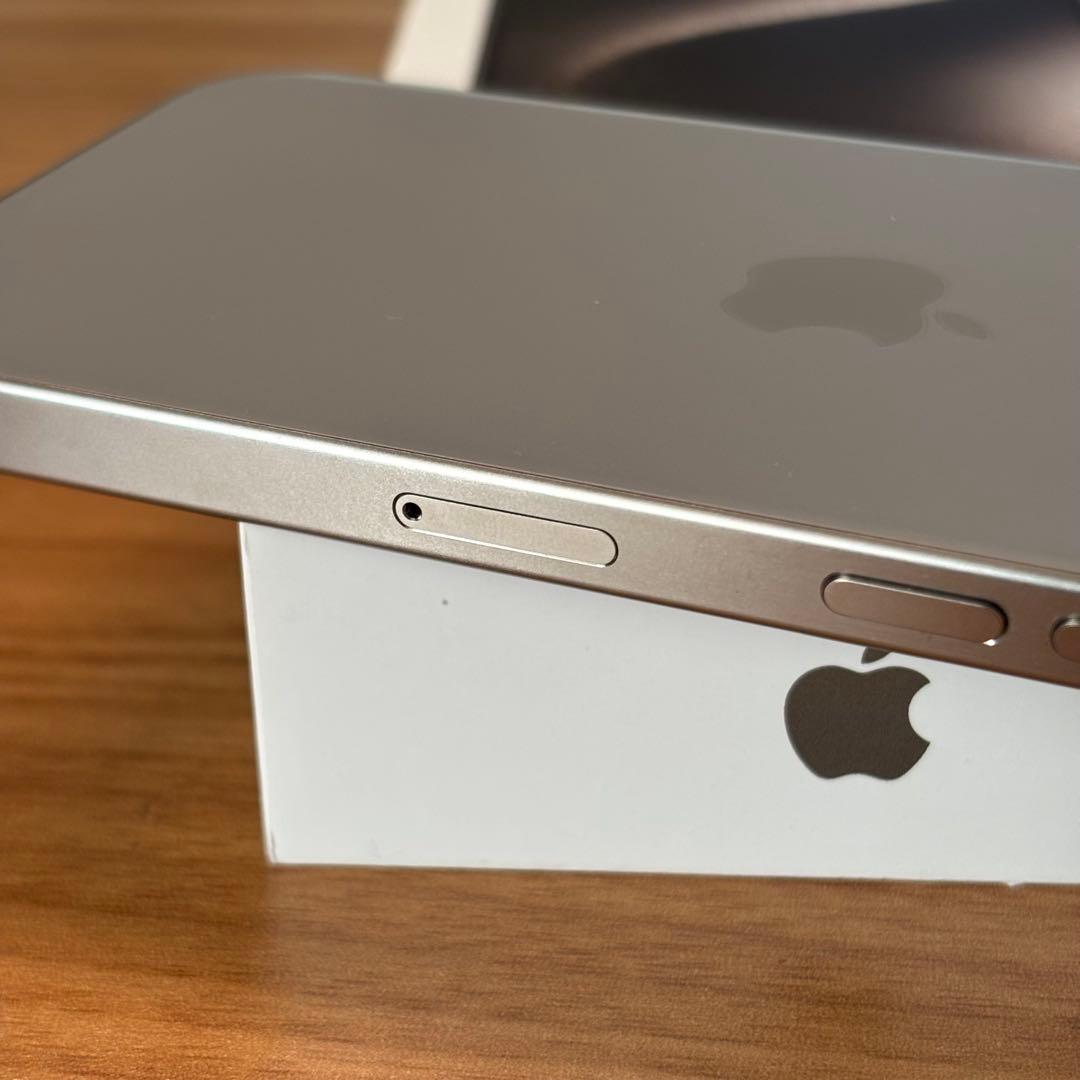 Apple iPhone15Pro ナチュラルチタニウム256GB【美品】89%