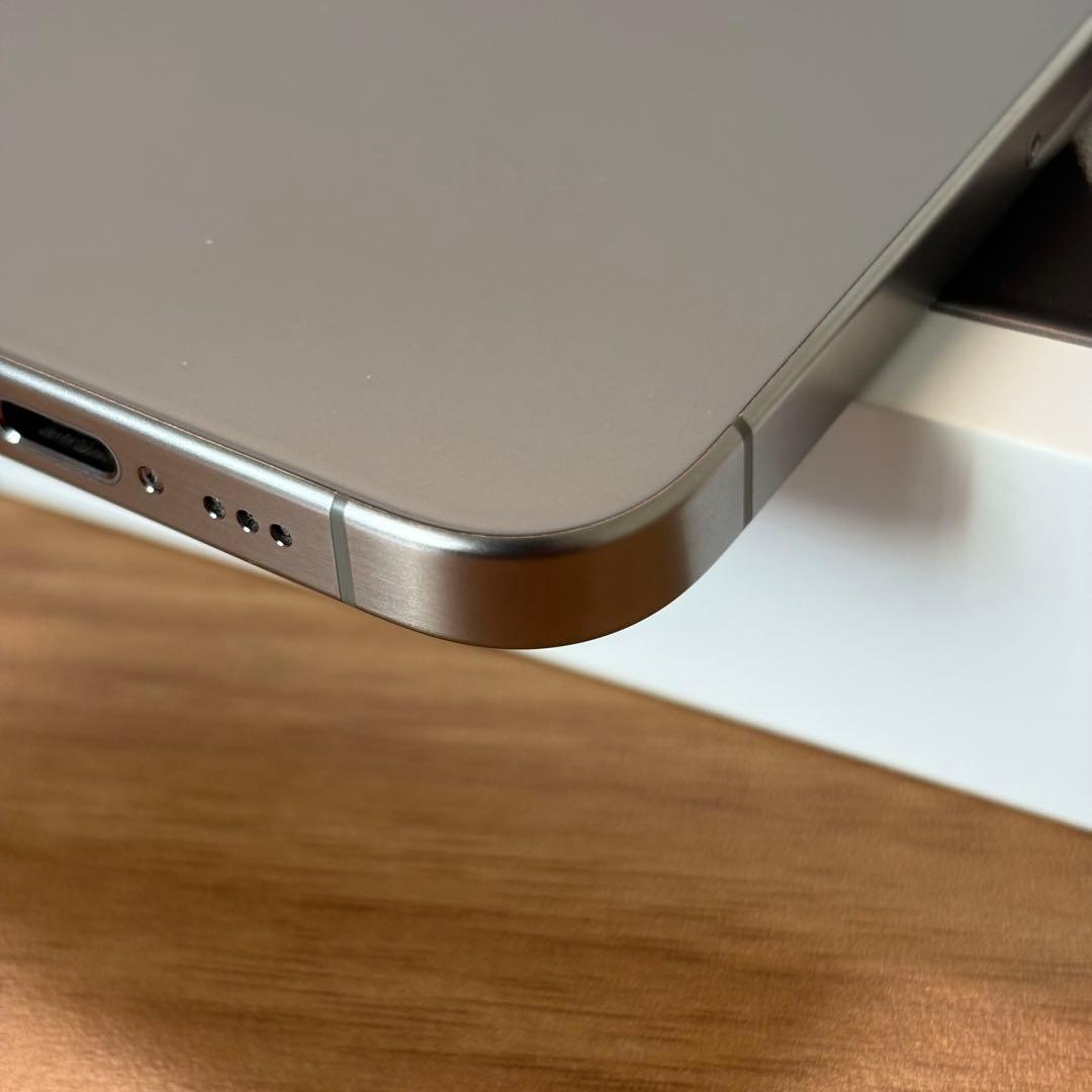 Apple iPhone15Pro ナチュラルチタニウム256GB【美品】89%